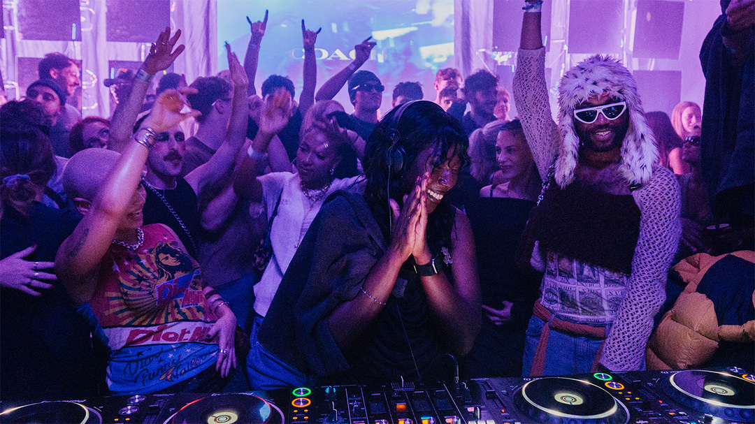 Photo of set Anz: 100% Production Set.