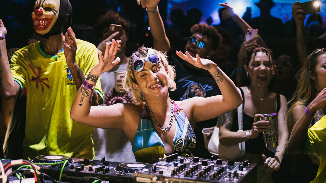 Photo of set DJ Dayeh.