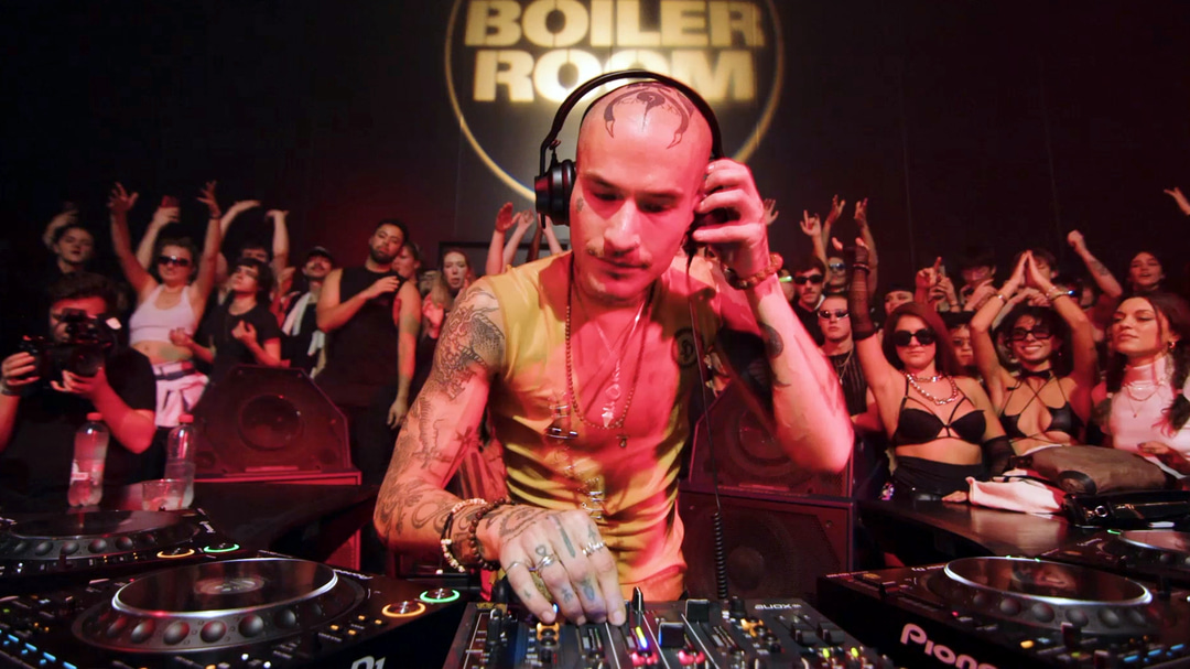 Photo of set MCMLXXXV.