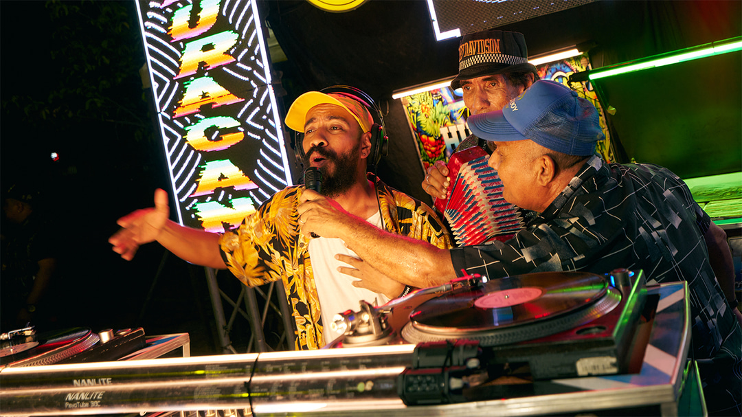 Photo of set Monosoniko.