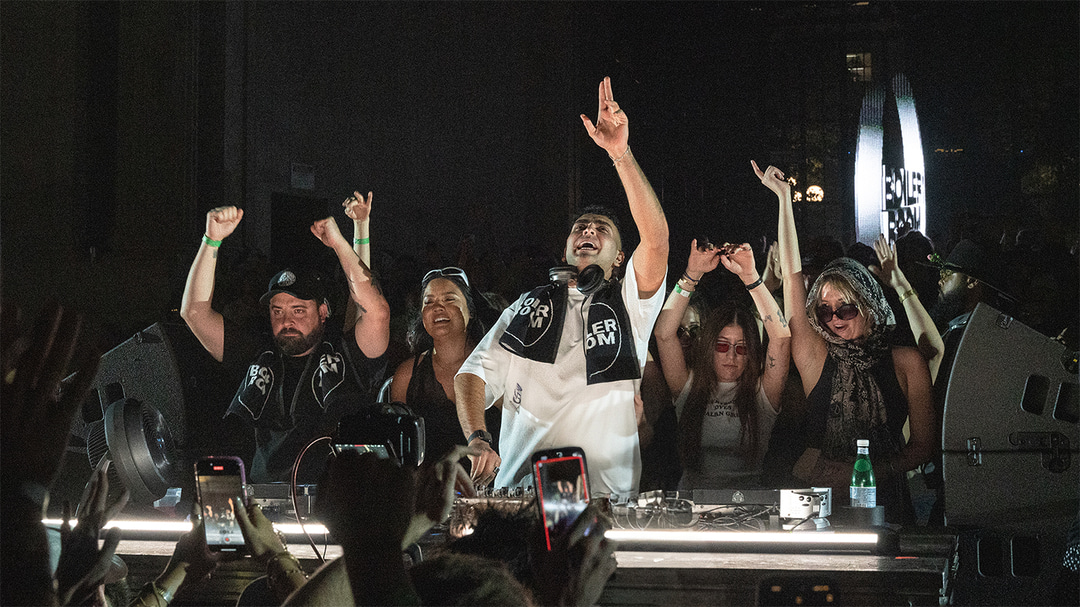 Photo of set Sammy Virji.