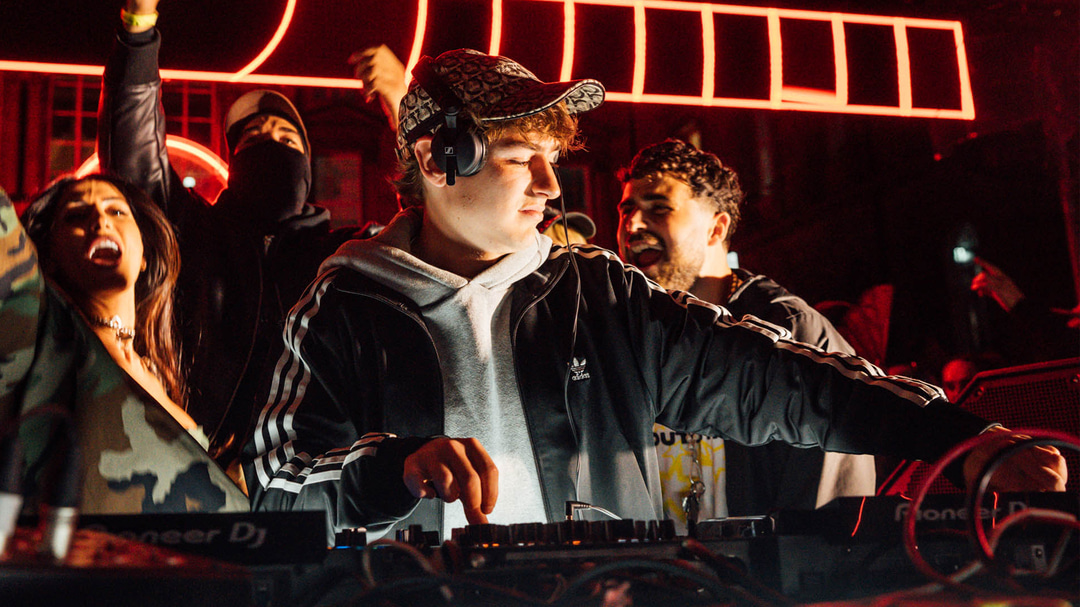 Photo of set southstar.