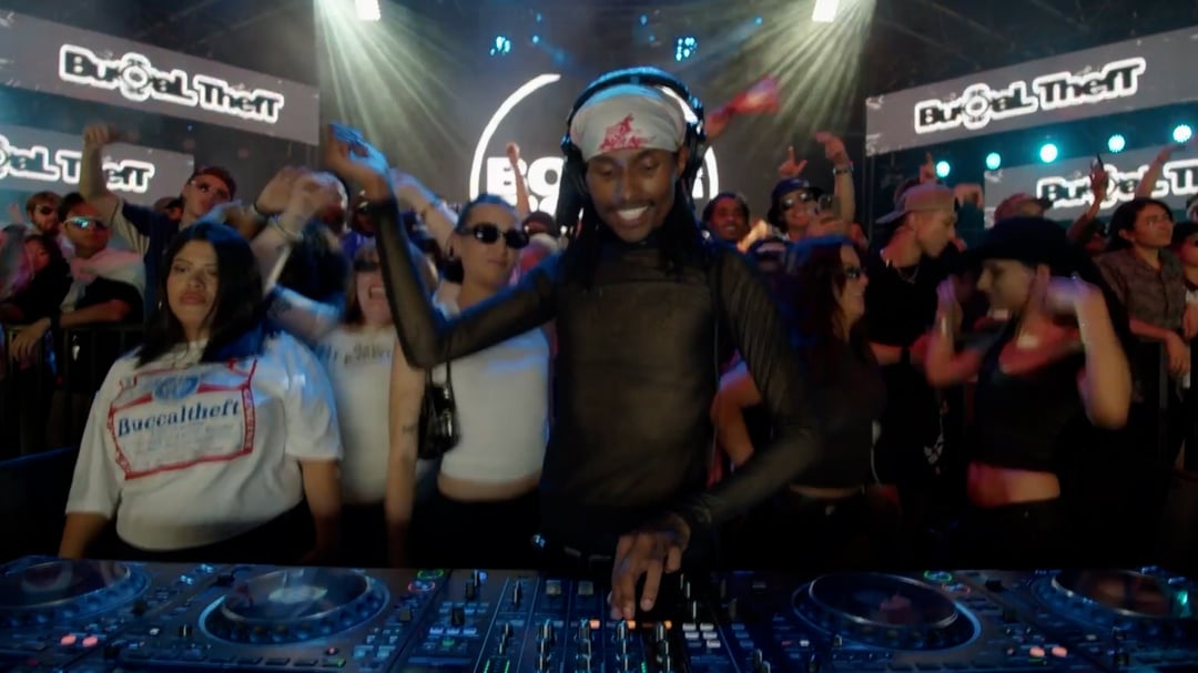 Photo of set BUCCALTHEFT.