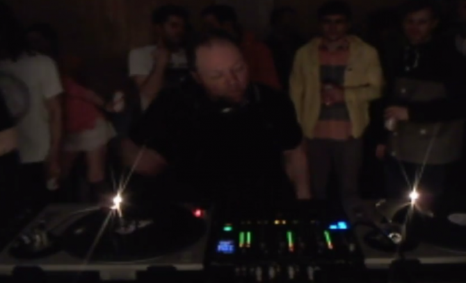 Photo of set Ben Sims.