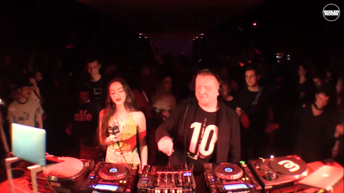 Photo of set Zed Bias.