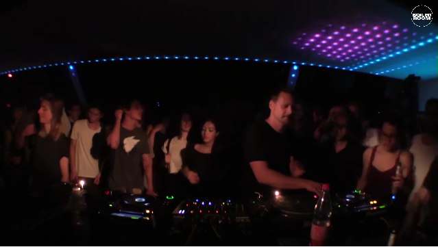 Photo of set Mathias Kaden.