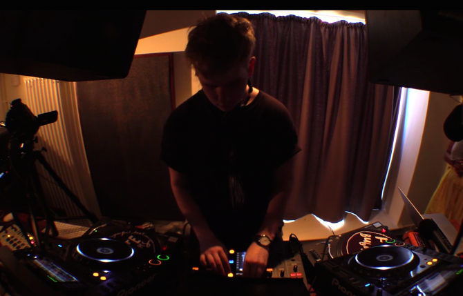 Photo of set Mura Masa.