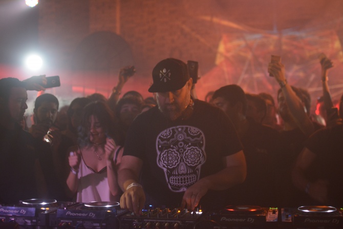 Photo of set Claude VonStroke.