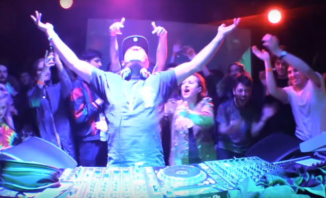 Photo of set Goldie.