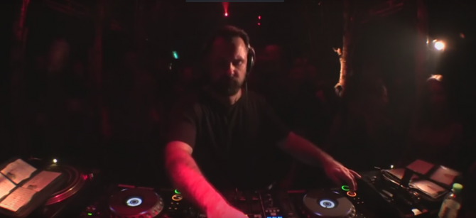 Photo of set Patrick Vano.