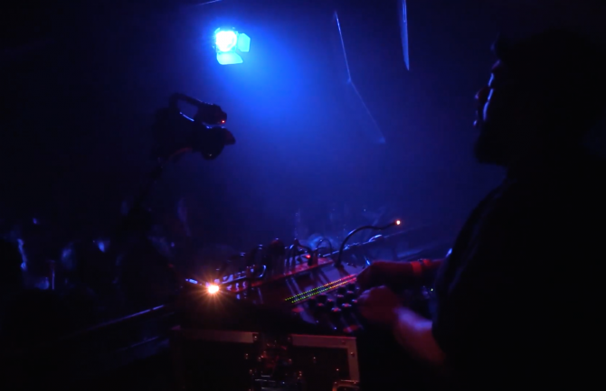 Photo of set Glenn Underground.