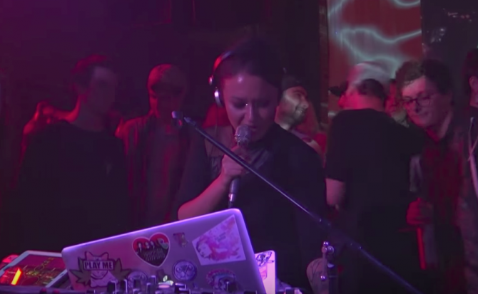 Photo of set Ill-esha.