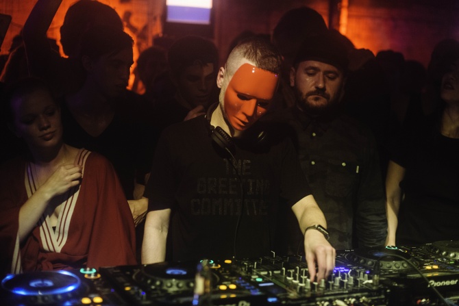 Photo of set Redshape.