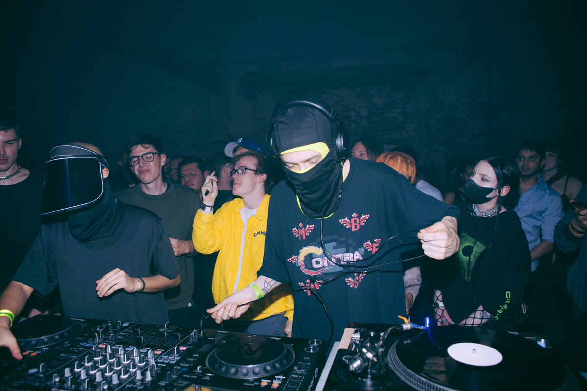 Photo of set Alias (vveiss b2b Deflector).