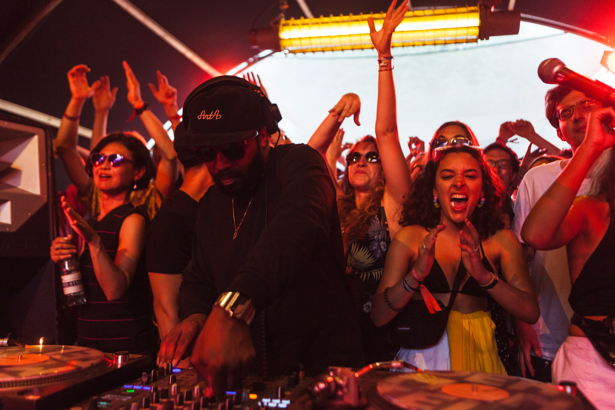 Photo of set Dâm-Funk.