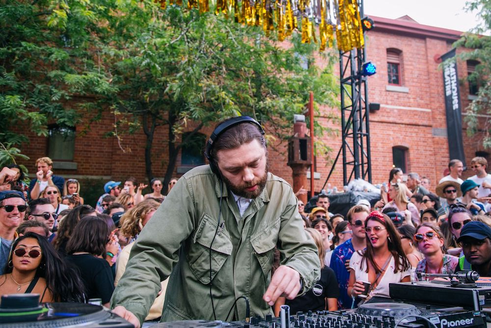 Photo of set Gerd Janson.