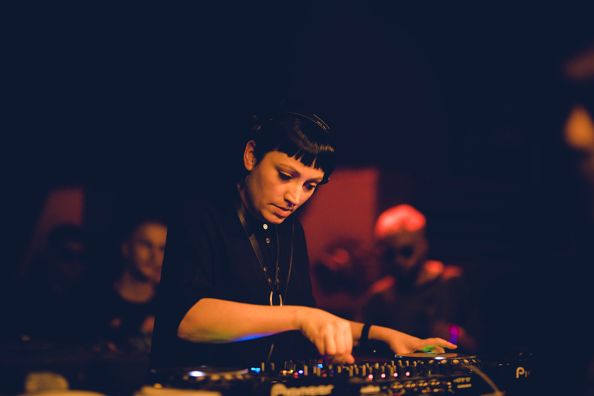 Photo of set Stephanie Sykes.