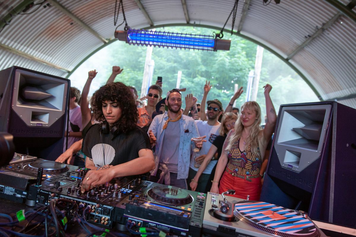 Photo of set Mozhgan.