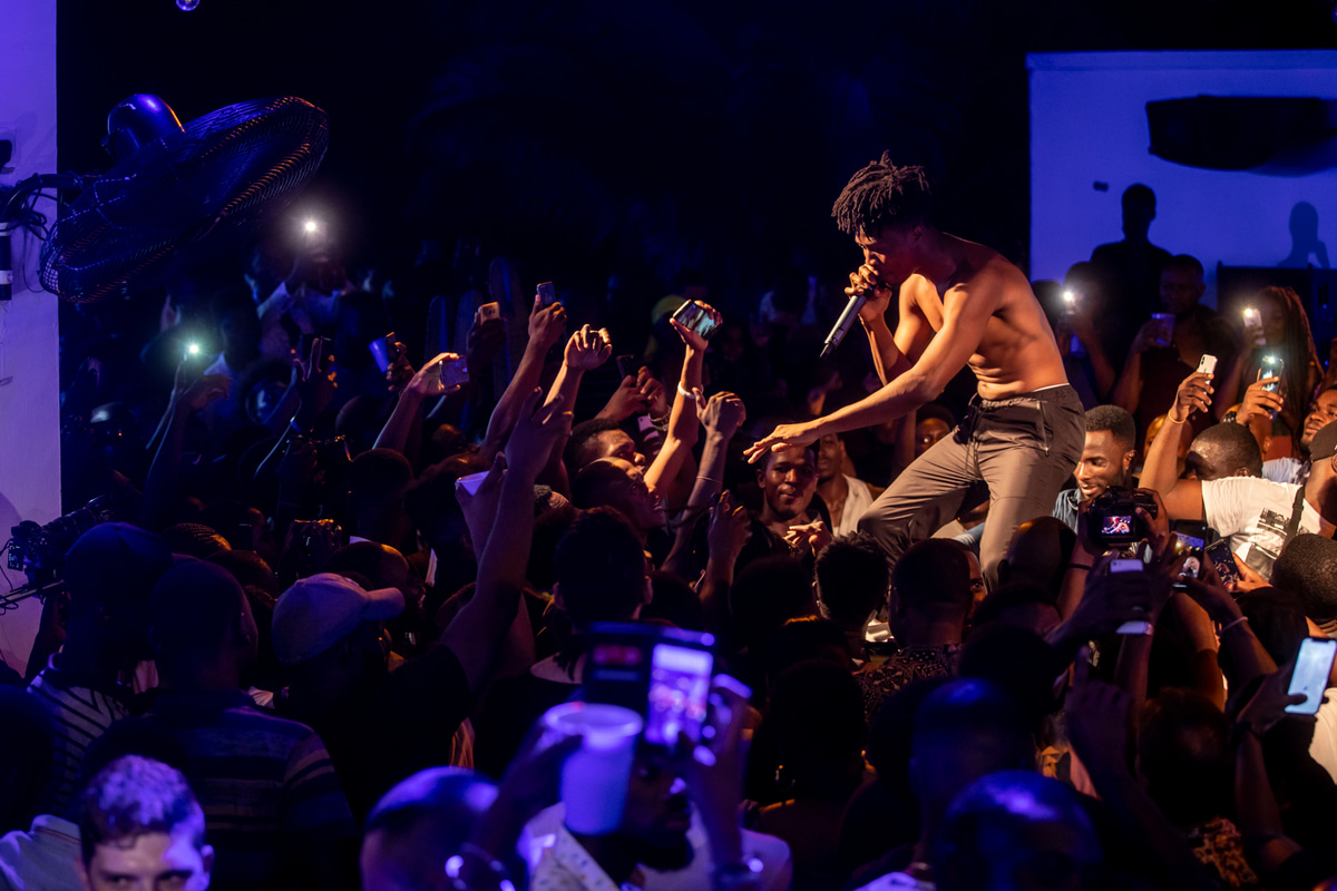 Photo of set Kwesi Arthur.