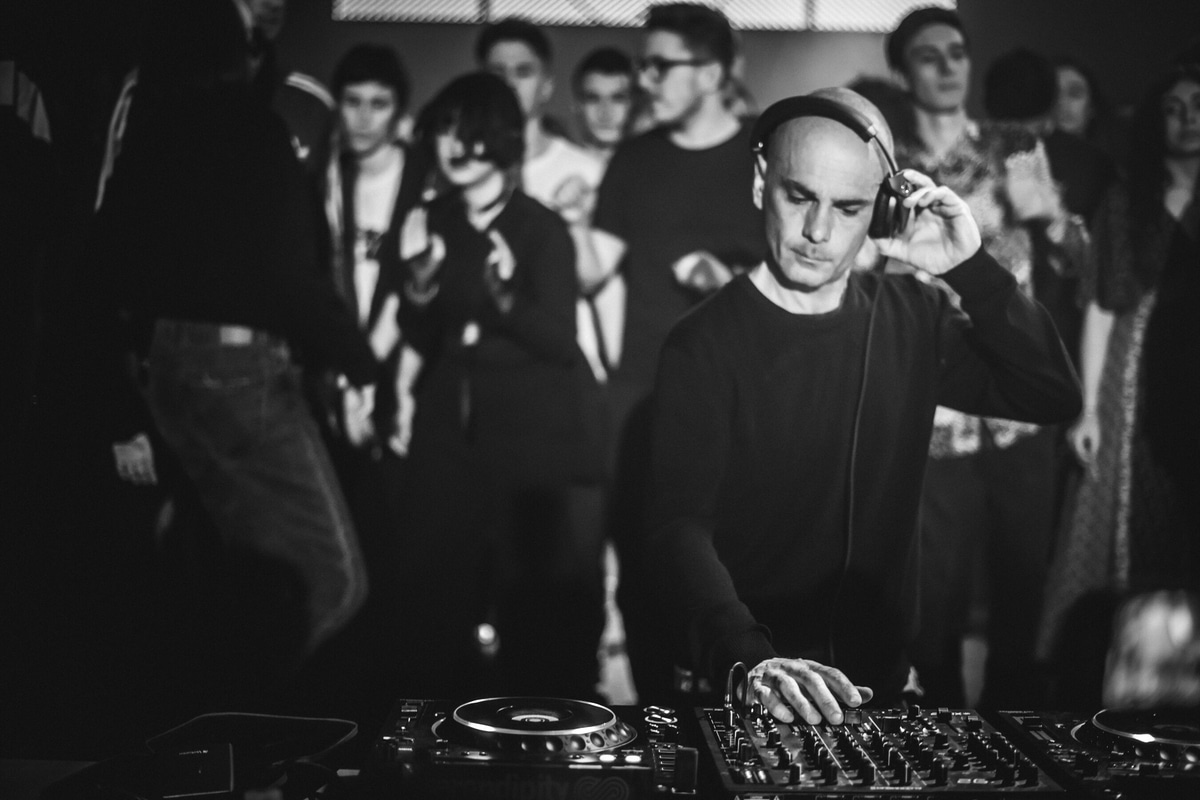 Photo of set Leo Anibaldi.