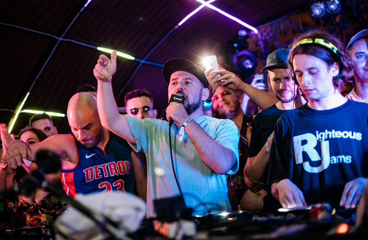 Photo of set Mall Grab.