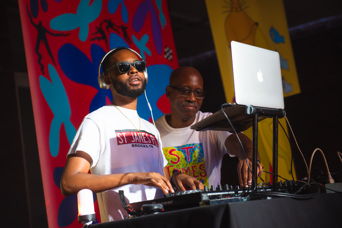 Photo of set St. James Joy.