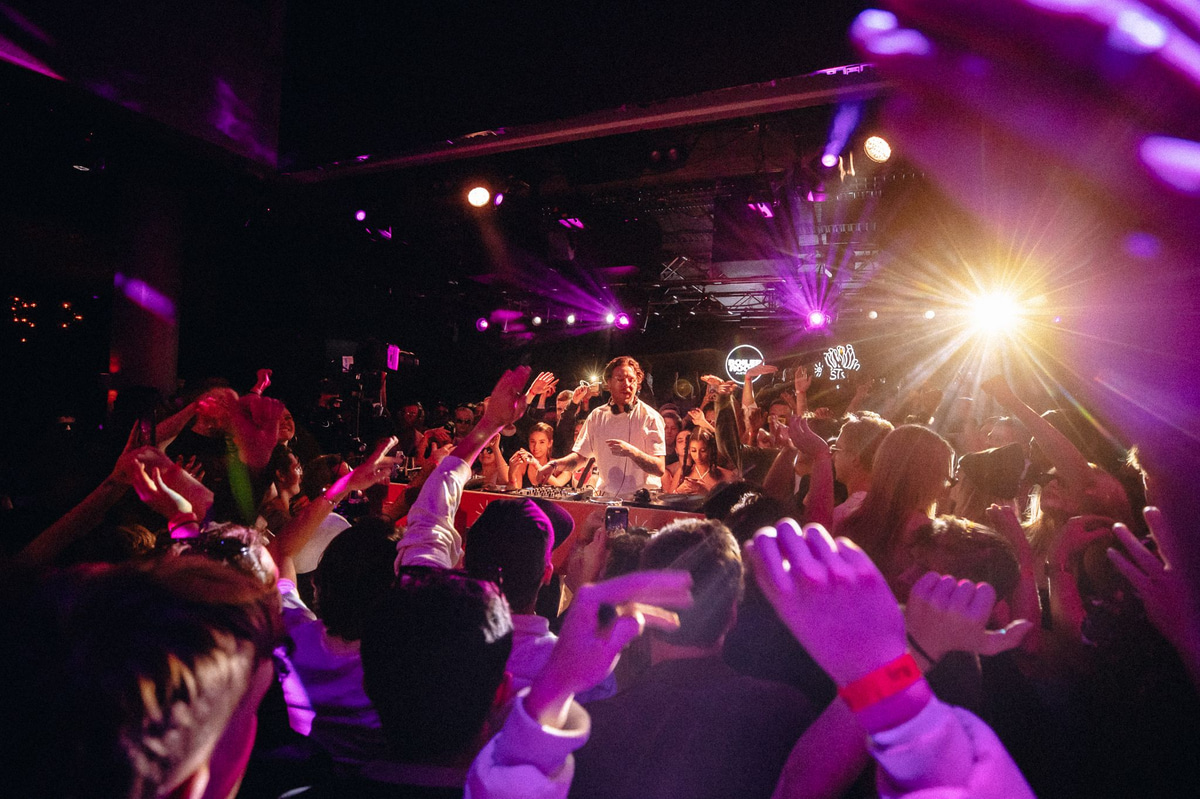 Photo of set DJ Boring.