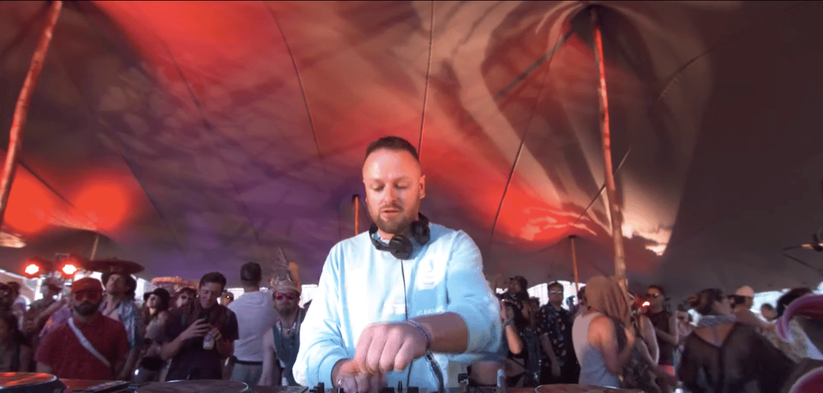 Photo of set Sam Binga.