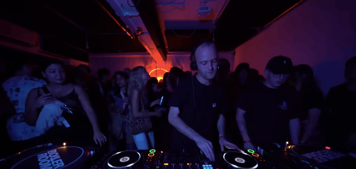 Photo of set Craigie Knowes.