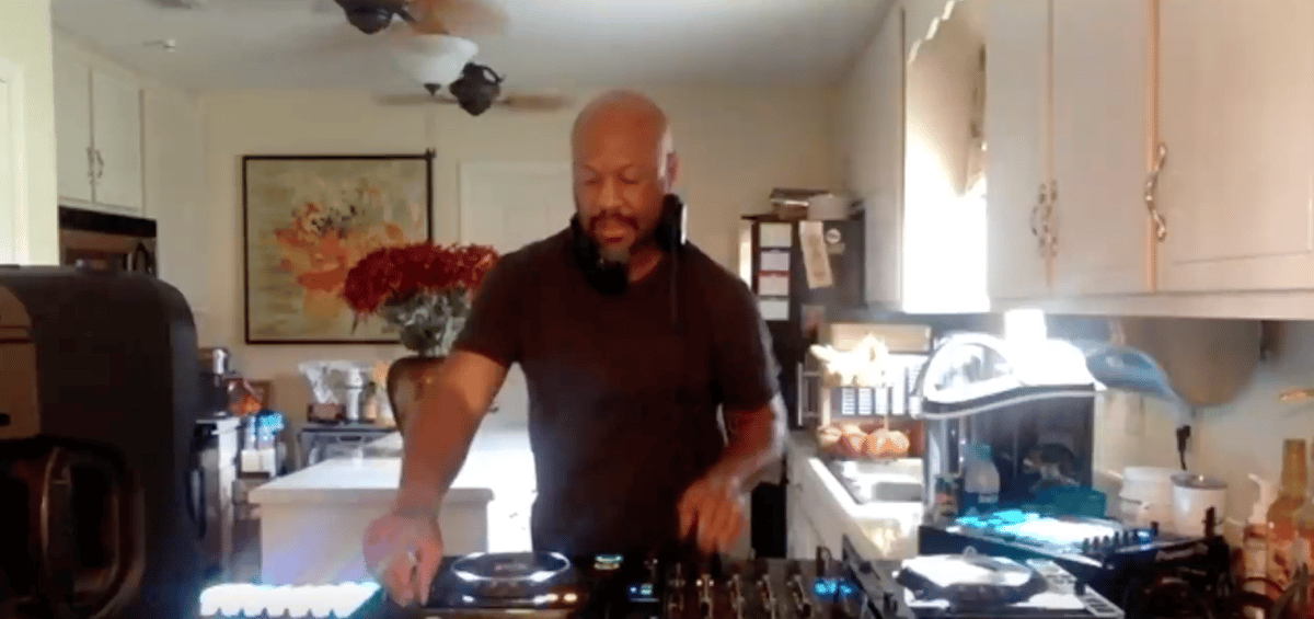 Photo of set Robert Hood.