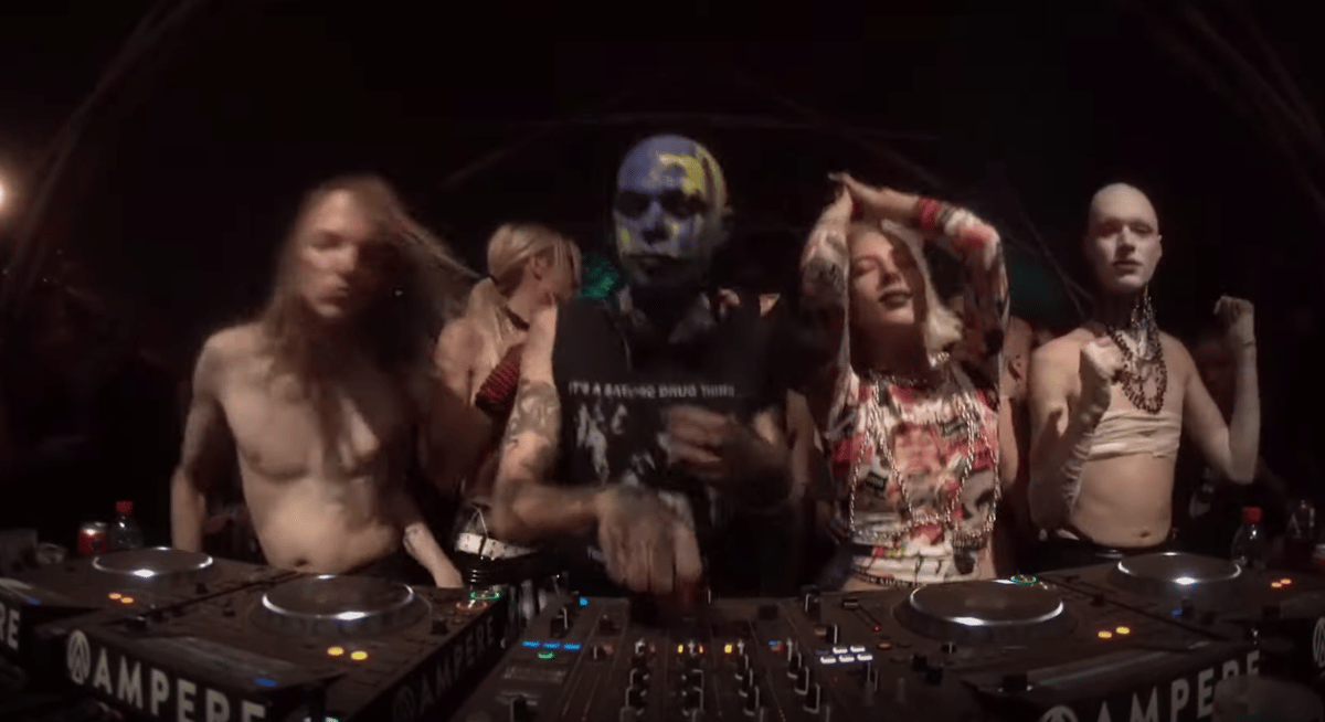 Photo of set Dana Montana & Mati Drome.