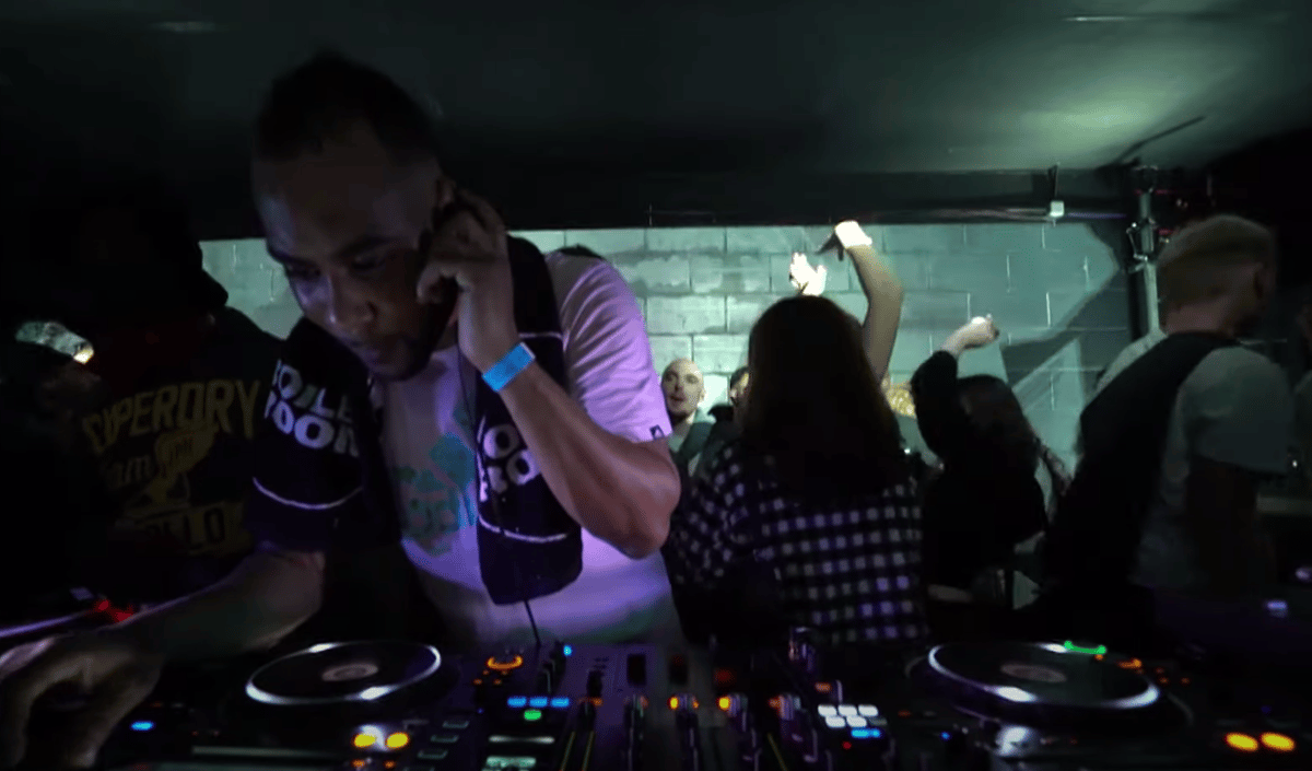 Photo of set DJ Perception.