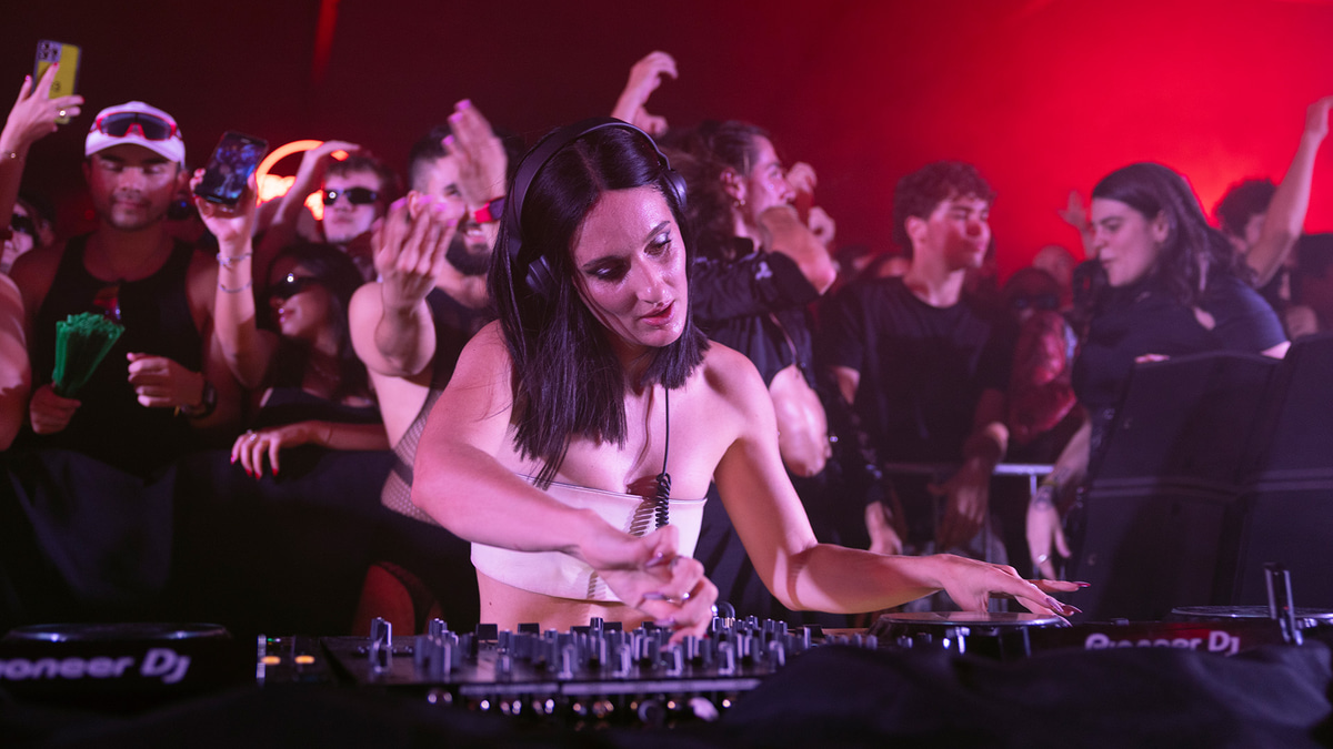 Photo of set Anetha.