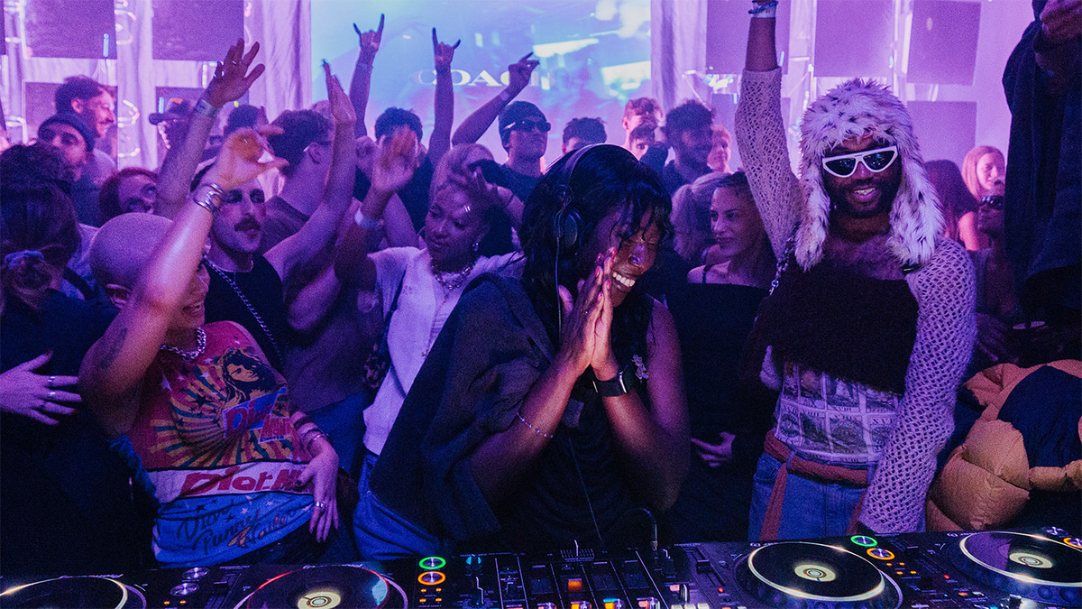 Photo of set Anz: 100% Production Set.