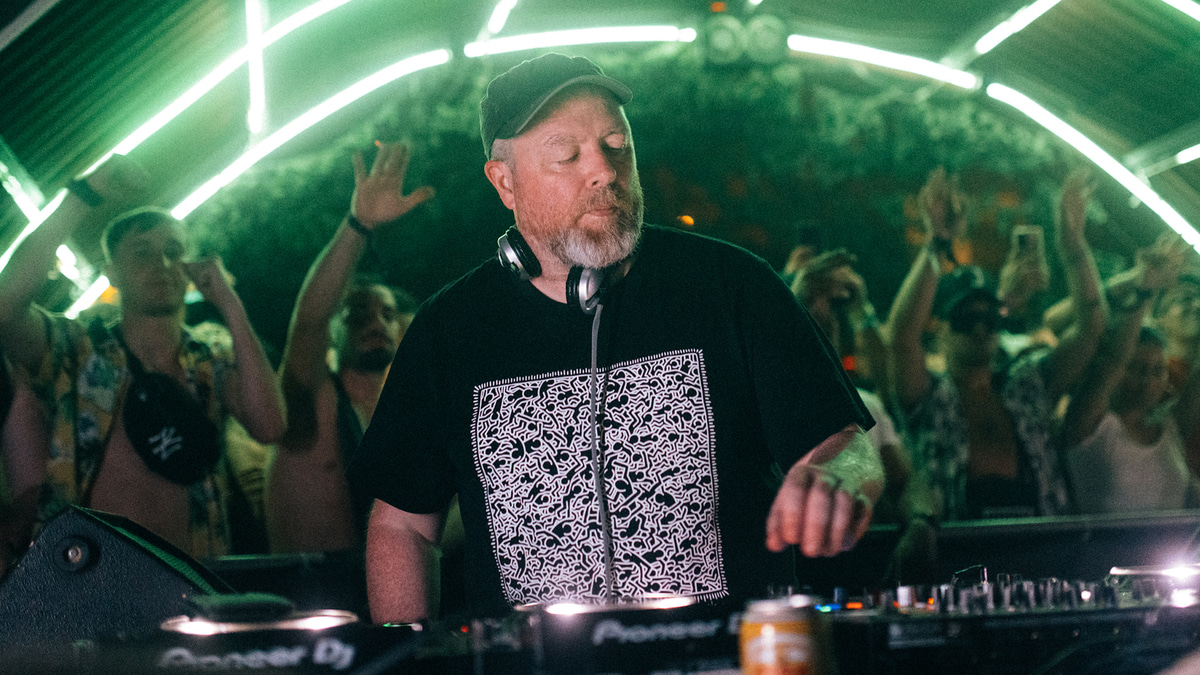 Photo of set Ben Sims.