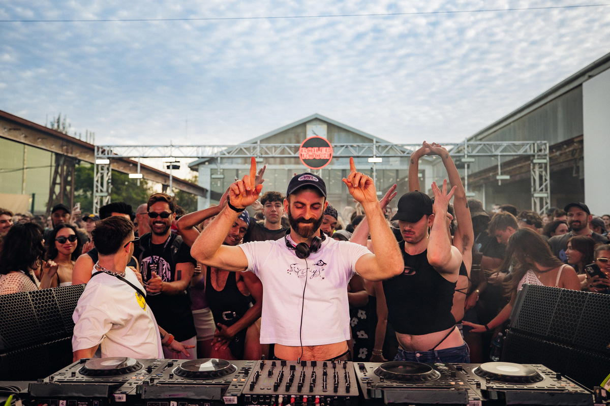 Photo of set Roi Perez.