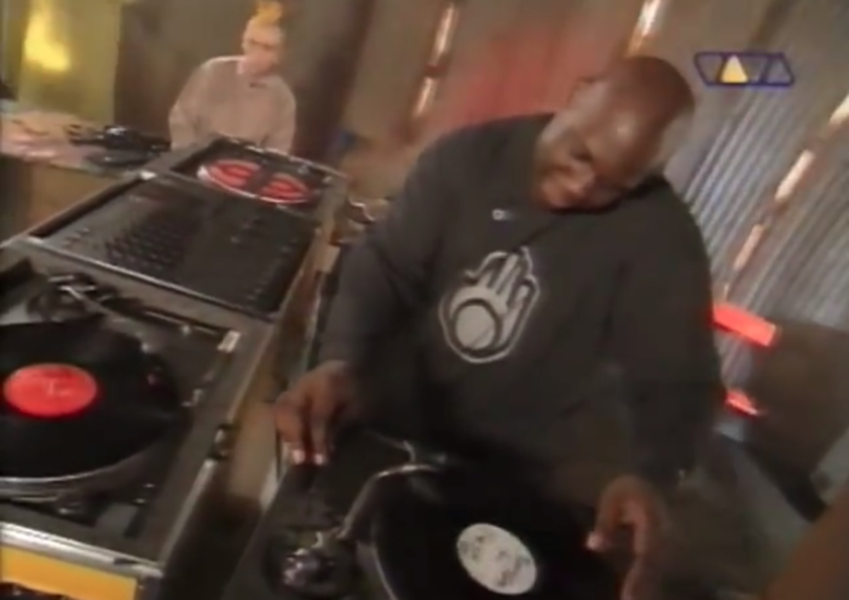 Photo of set Carl Cox: three-deck vinyl mix.