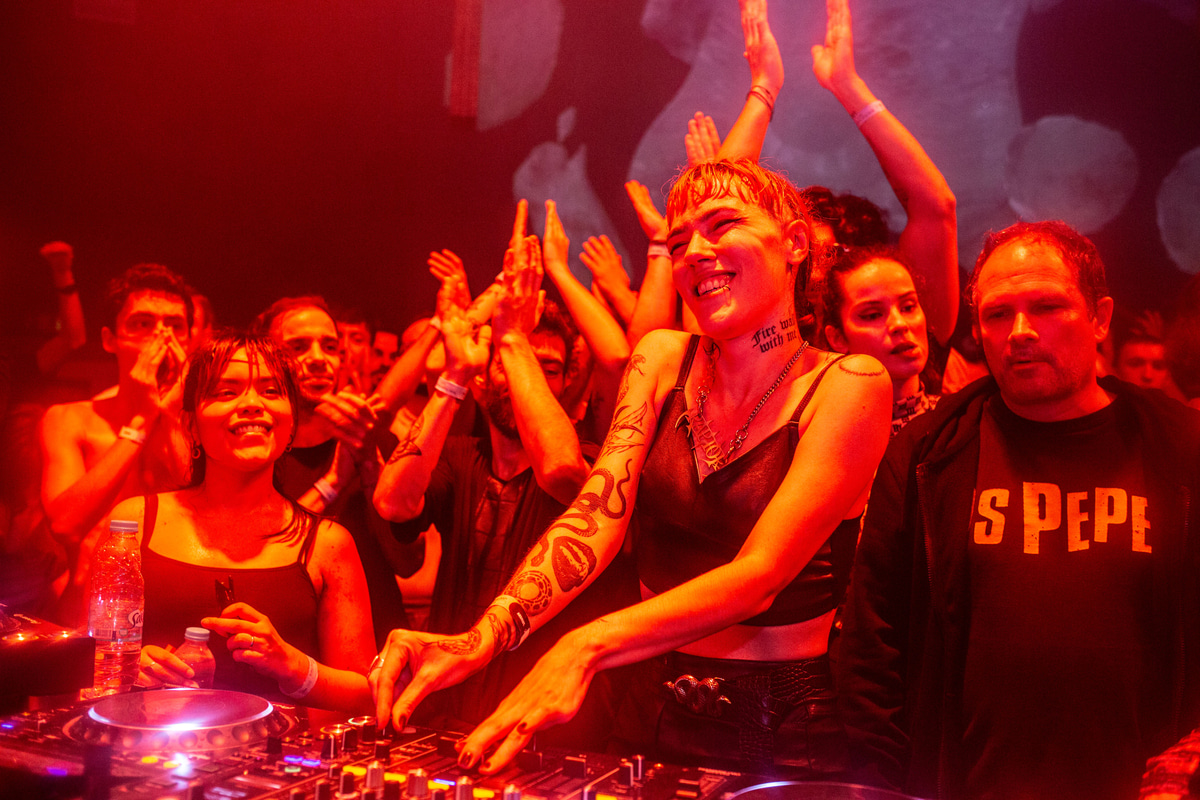 Photo of set Cassie Raptor.