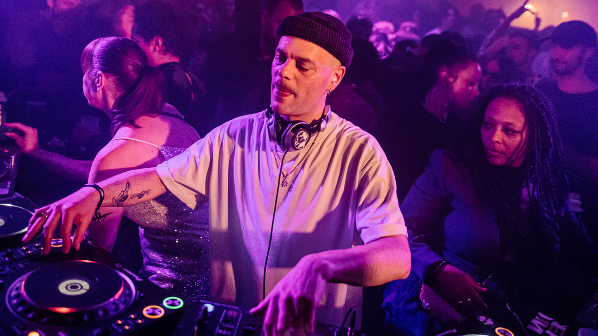 Photo of set Coco Bryce.