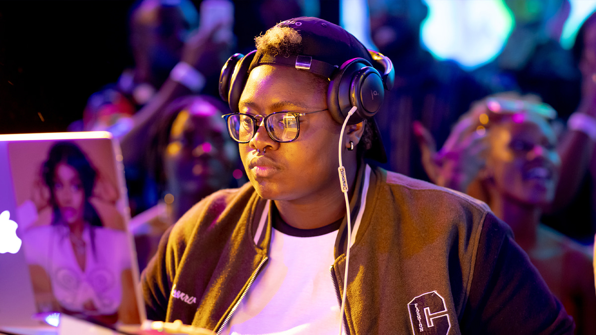 Photo of set DJ Chingjong.