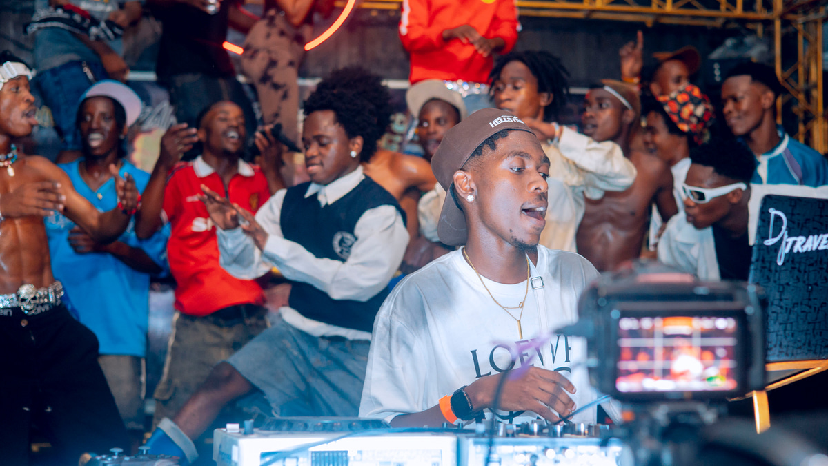 Photo of set DJ Travella.