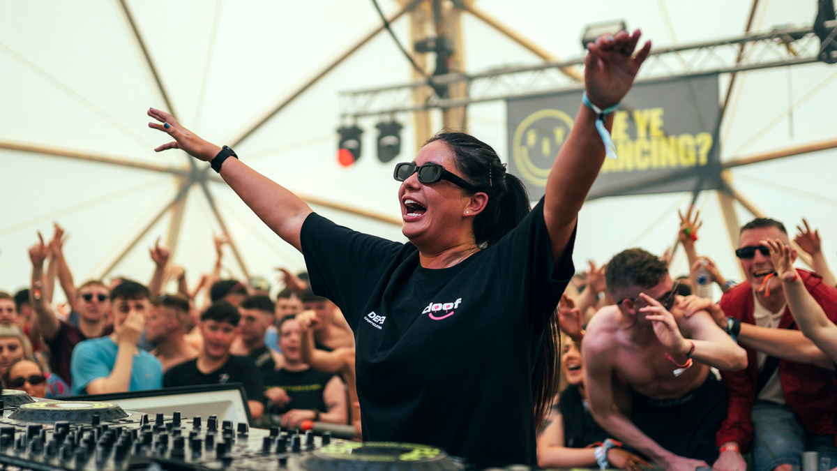 Photo of set Hannah Laing.