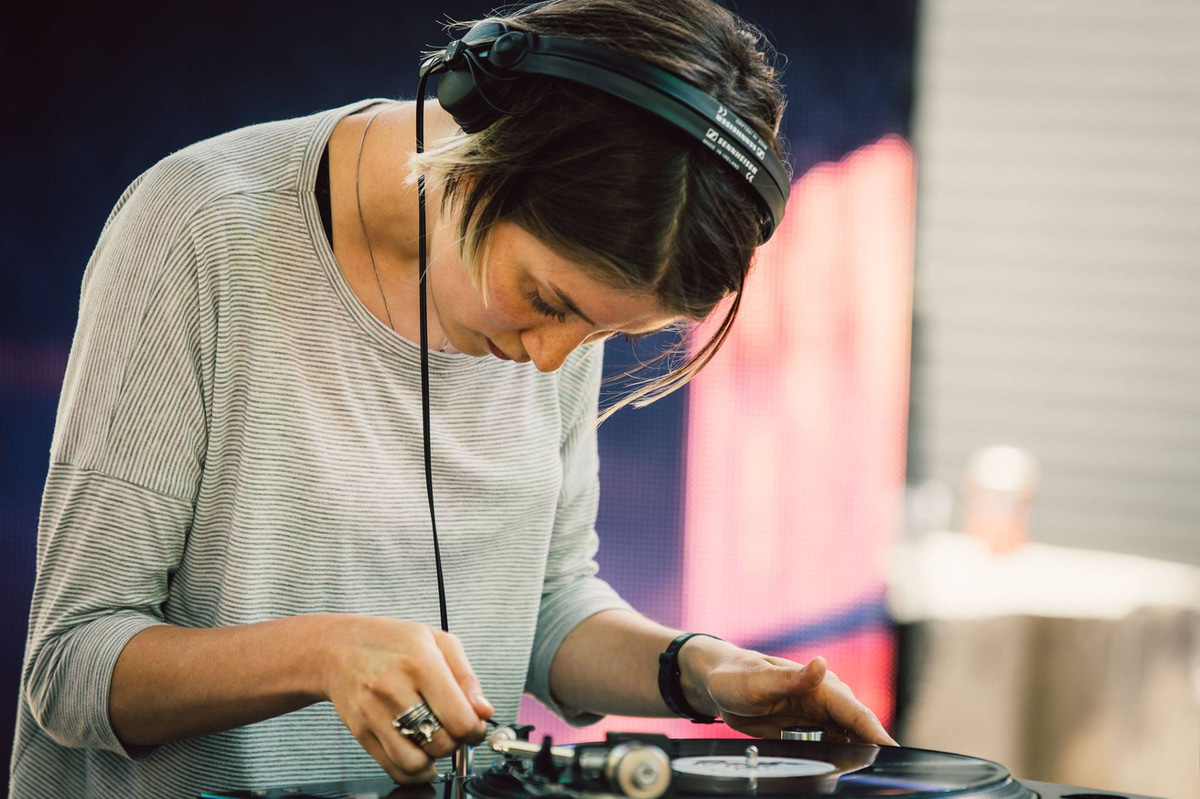 Photo of set Kate Miller.