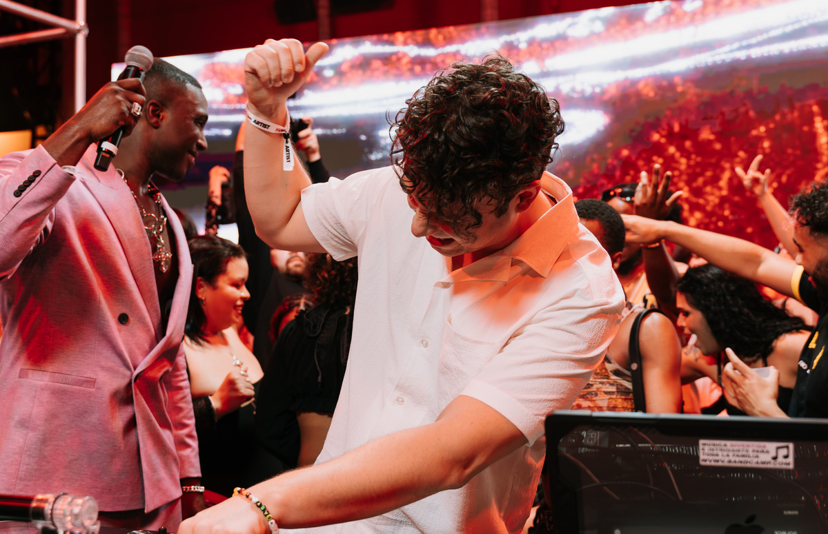 Photo of set El Gusano.