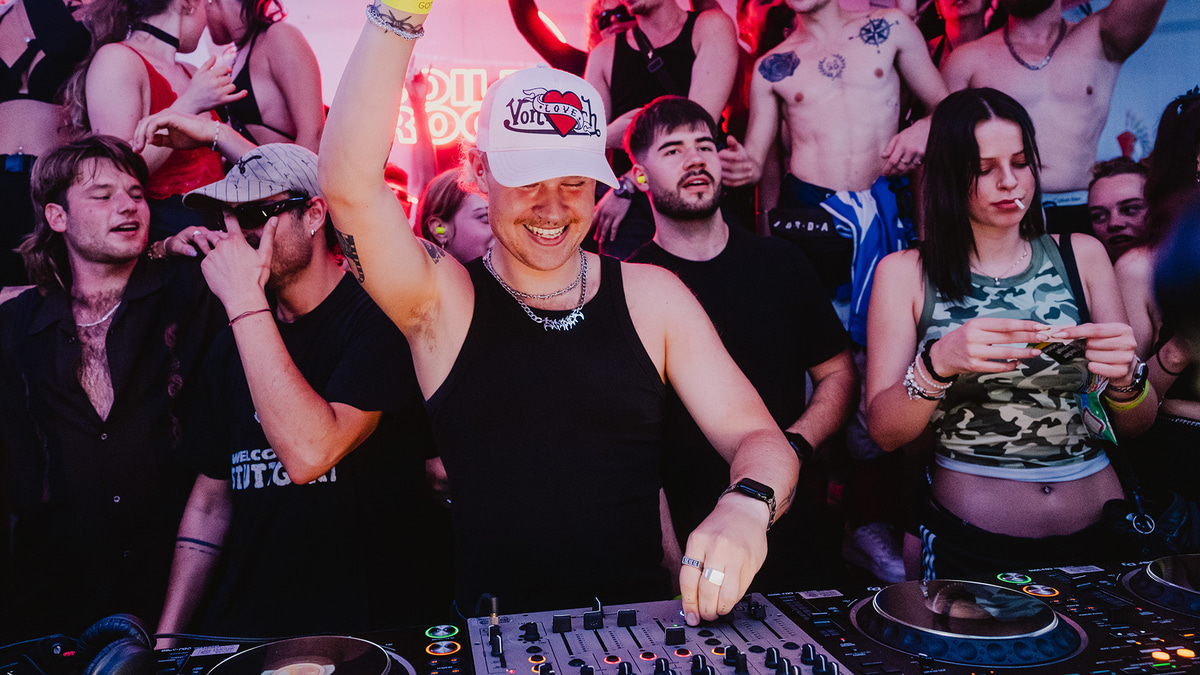 Photo of set PRADA2000.