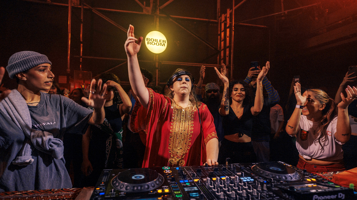 Photo of set Saliah.