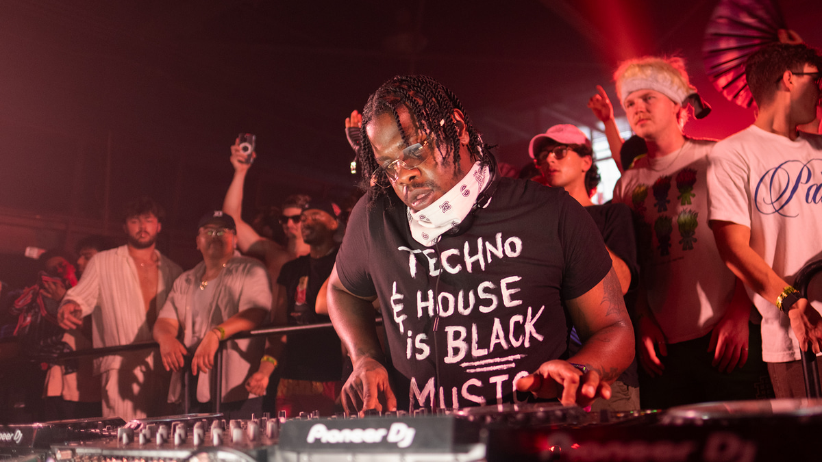 Photo of set SHEEFY MCFLY.