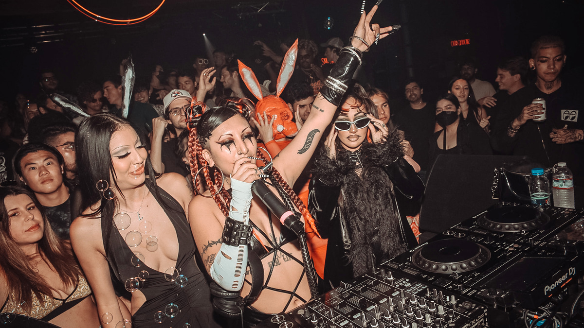 Photo of set TECH GRL.