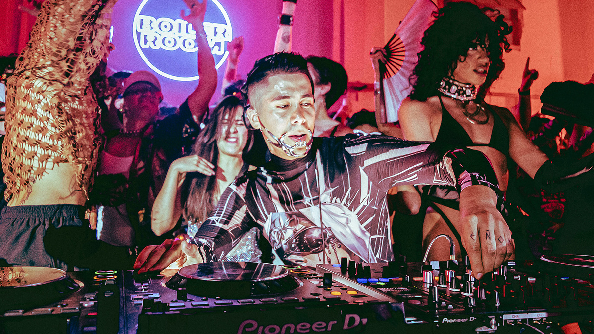 Photo of set Villaseñor.