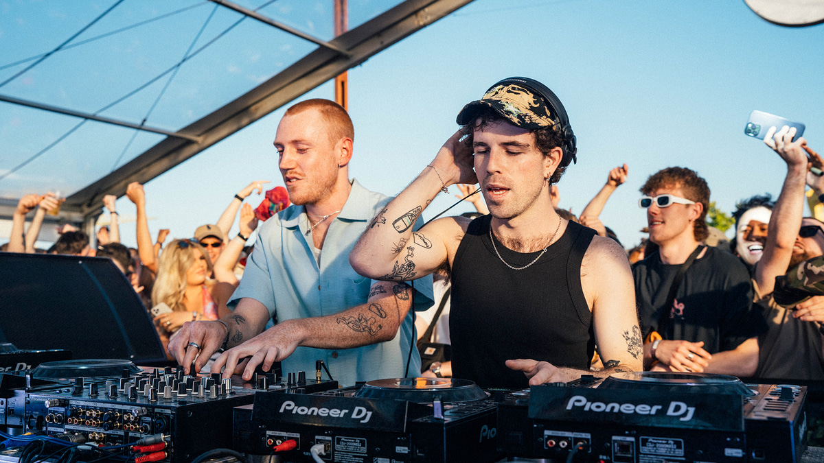 Photo of set X CLUB..